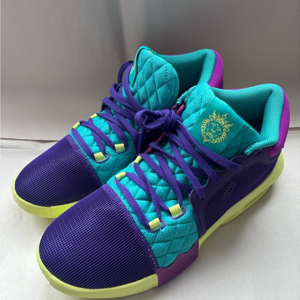 New Nike LeBron Witness 8 Mid Men Basketball Field Purple Size 11